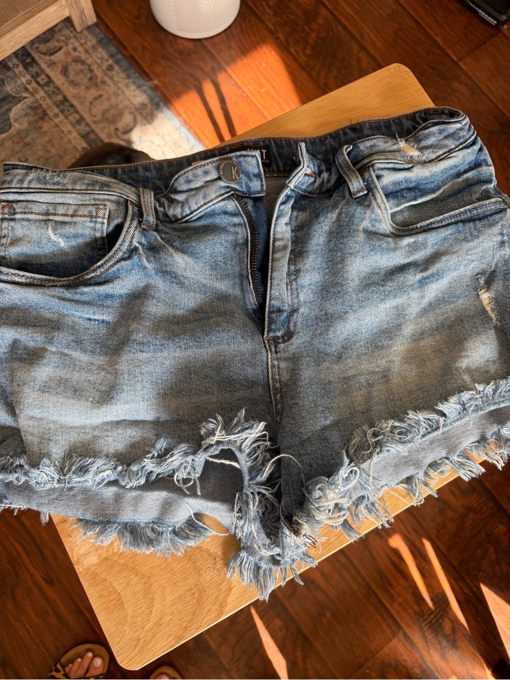Kut from the Kloth Light Blue Frayed Hem Denim Shorts EUC